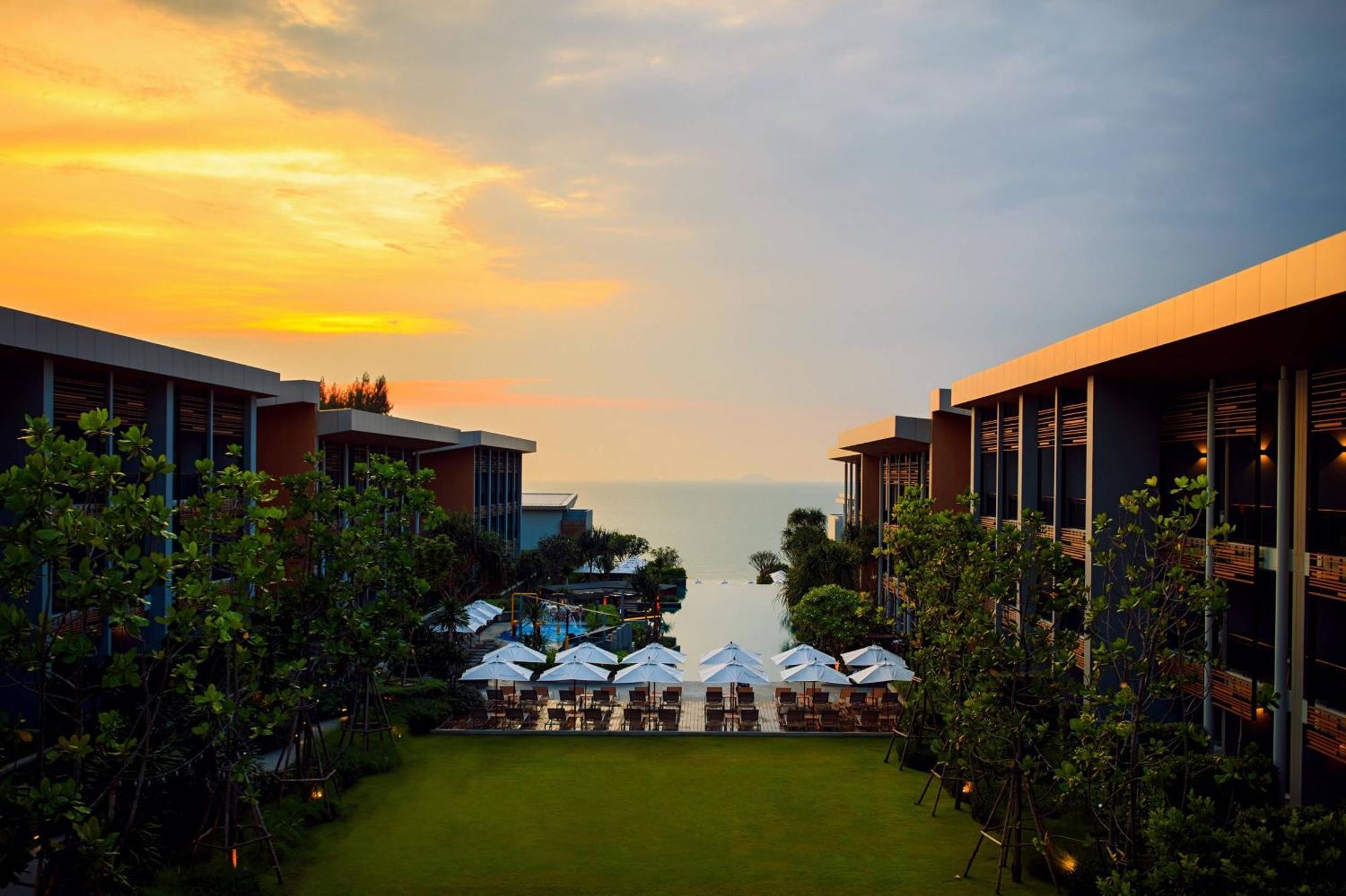Renaissance Pattaya Resort & Spa Na Chom Thian Exterior photo