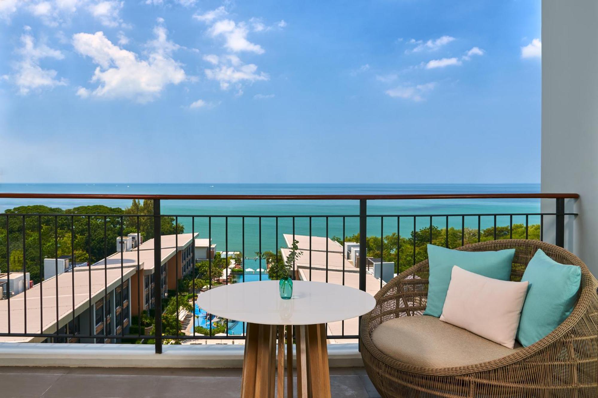 Renaissance Pattaya Resort & Spa Na Chom Thian Exterior photo