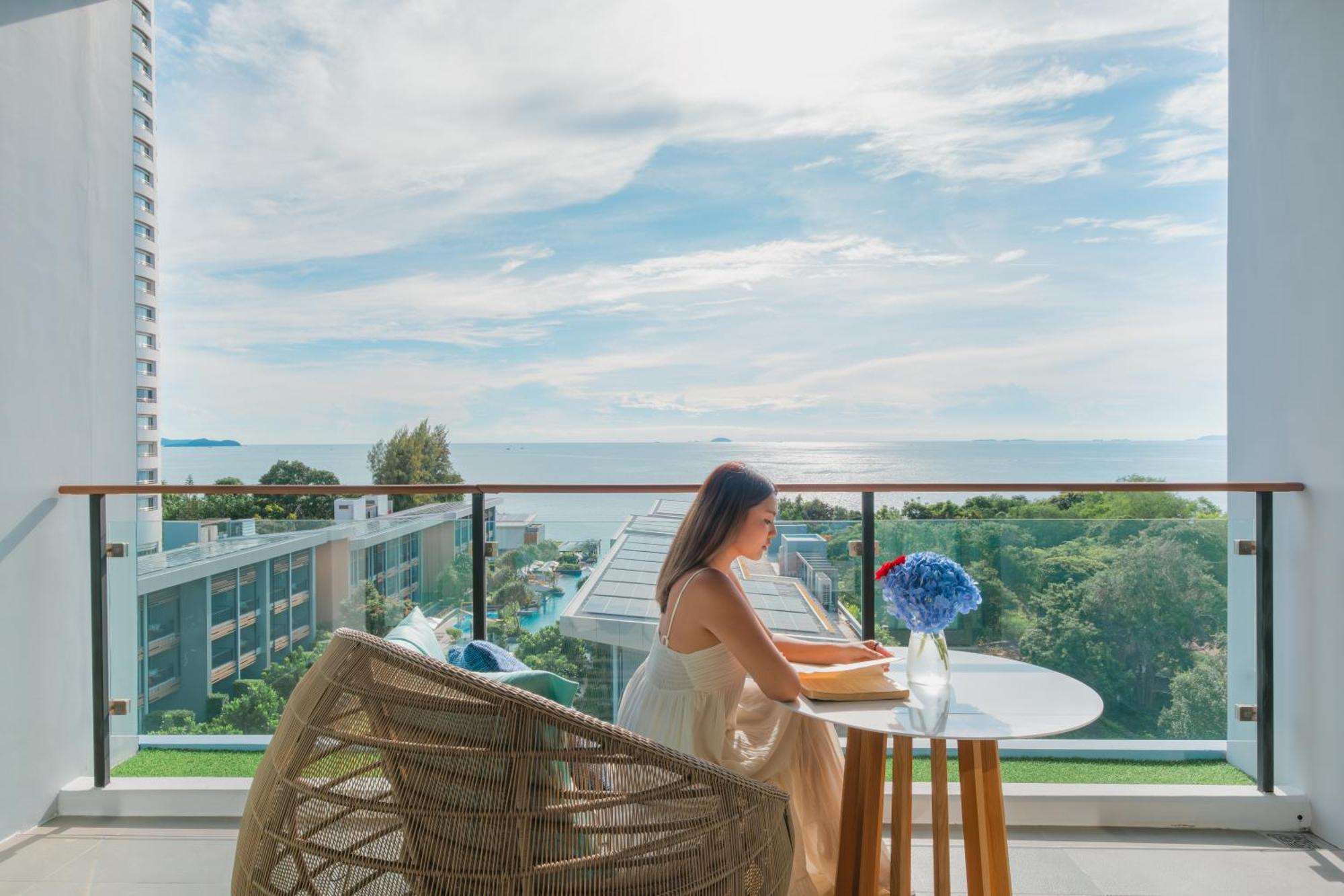 Renaissance Pattaya Resort & Spa Na Chom Thian Exterior photo